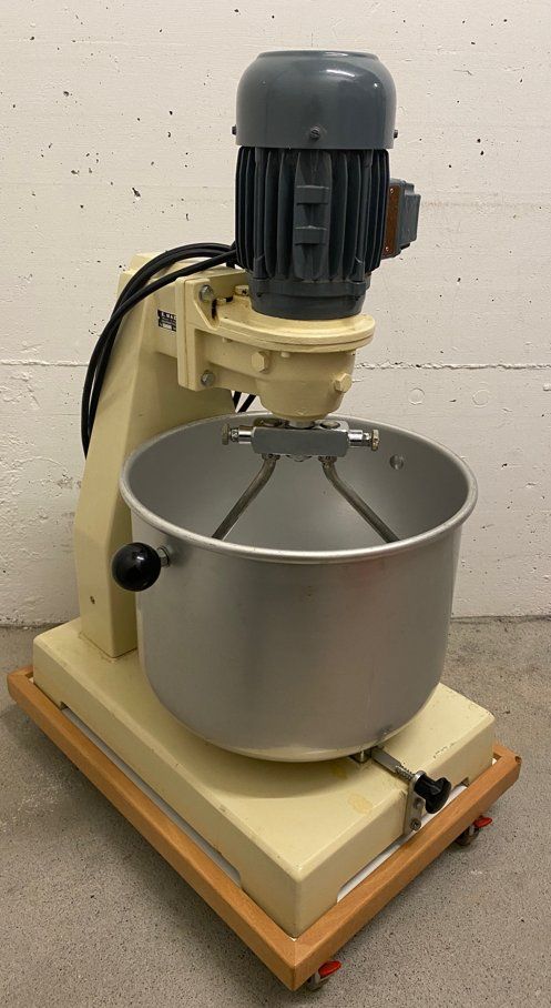 Elettrodomestici da cucina: E. Maeder Bertschinger Teigknetmaschine – Usato da Suhr venduto da KFK-MA 3