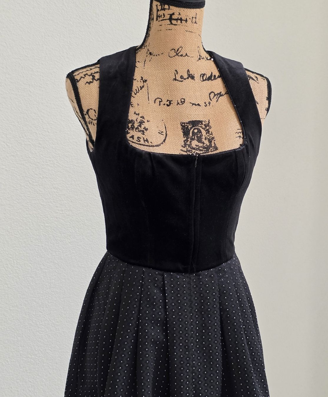 Vestiti: Schwarzes Dirndl Grösse 36 Neu – Nuovo (secondo la descrizione) da Rheinsulz venduto da Gilea 1