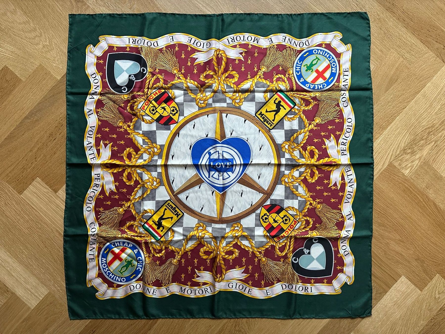 Moschino Foulards, Tücher & Schals: Seidenschal Moschino, ein ikonisches Stück Modegeschichte – Neu (gemäss Beschreibung) aus Bern von der_karl