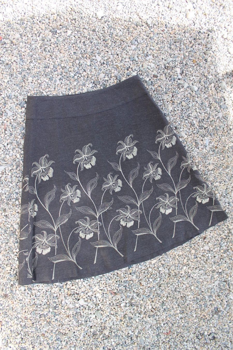 Vila Gonne: Jupe motifs dorés fleurs VILA new – Nuovo (secondo la descrizione) da Agiez venduto da chouchanelle 5