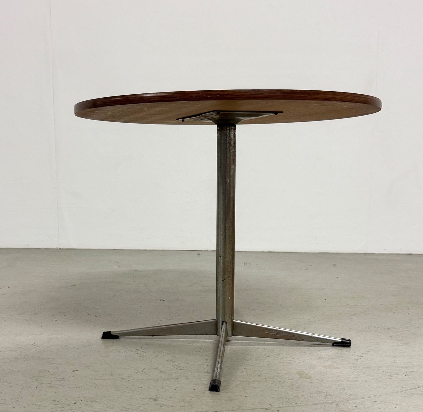 Tables: Runder Teak Sofatisch MidCentury Design 60er – D'occasion à Basel par MidMod20C 3