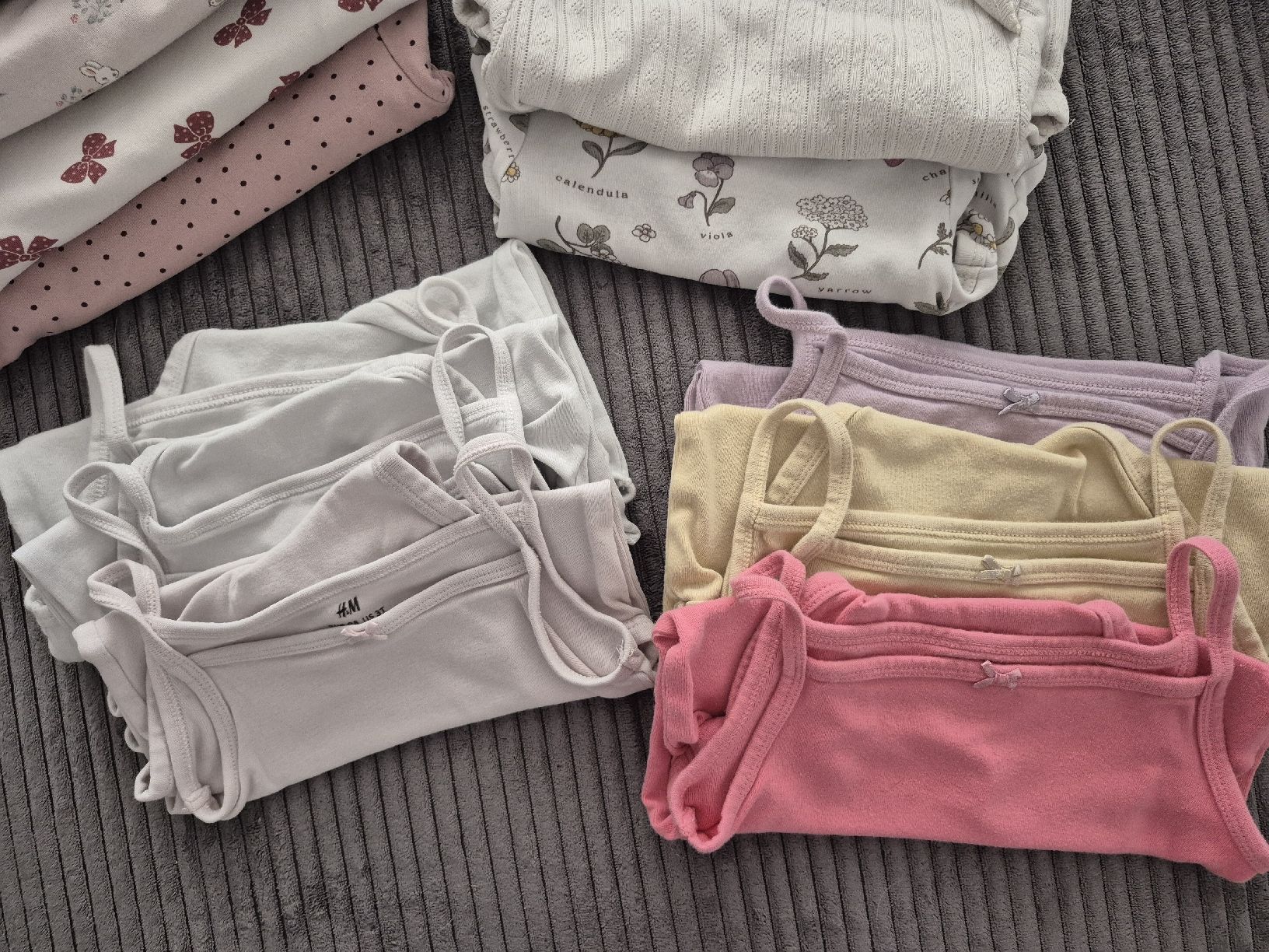 Lotti & Set di vestiti: 14 bodys T. 98 – Usato da Riaz venduto da Murielbhs 1