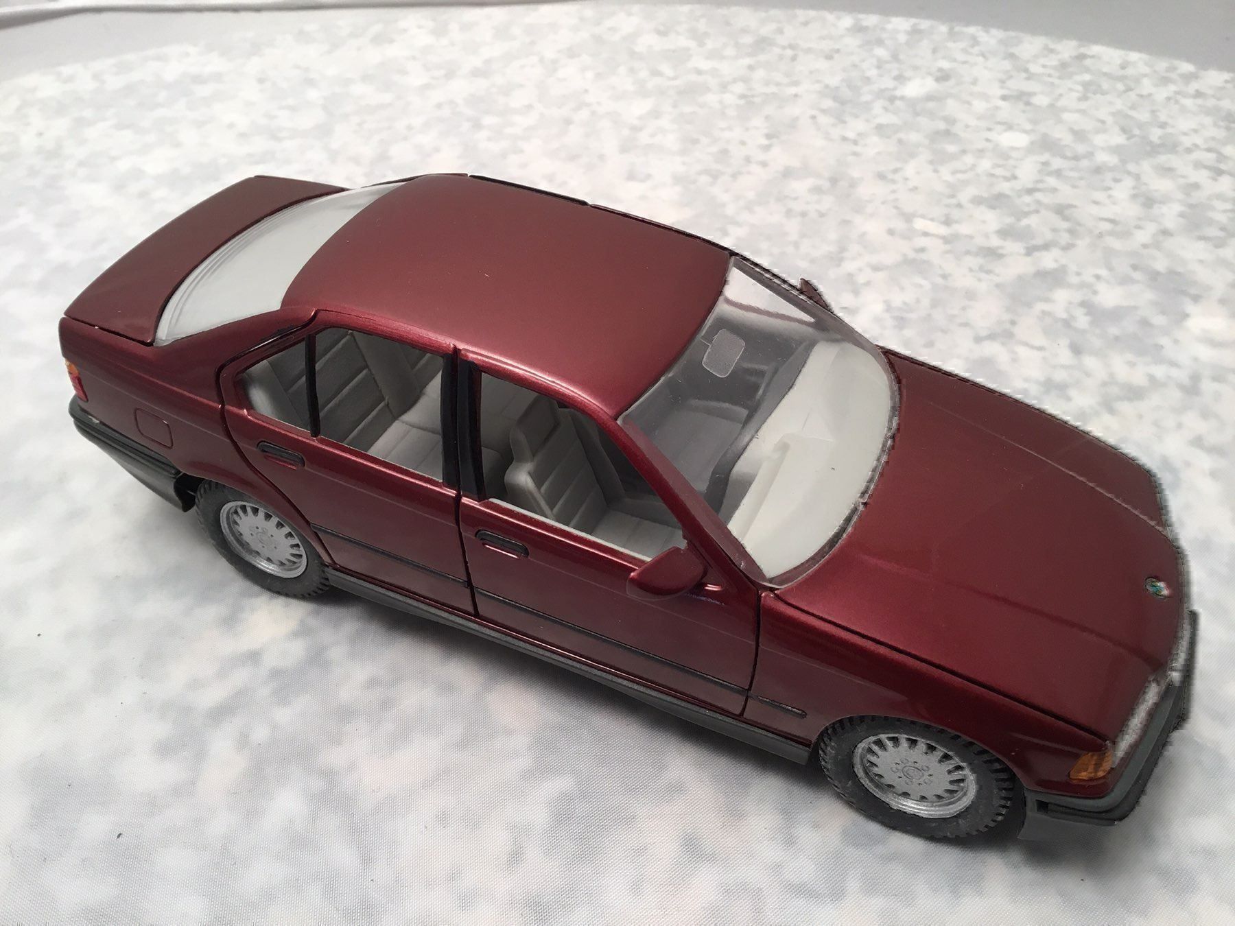 BMW Modellautos: BMW 3er Reihe E36 – Neu und originalverpackt aus Erlenbach im Simmental von Model_box 5