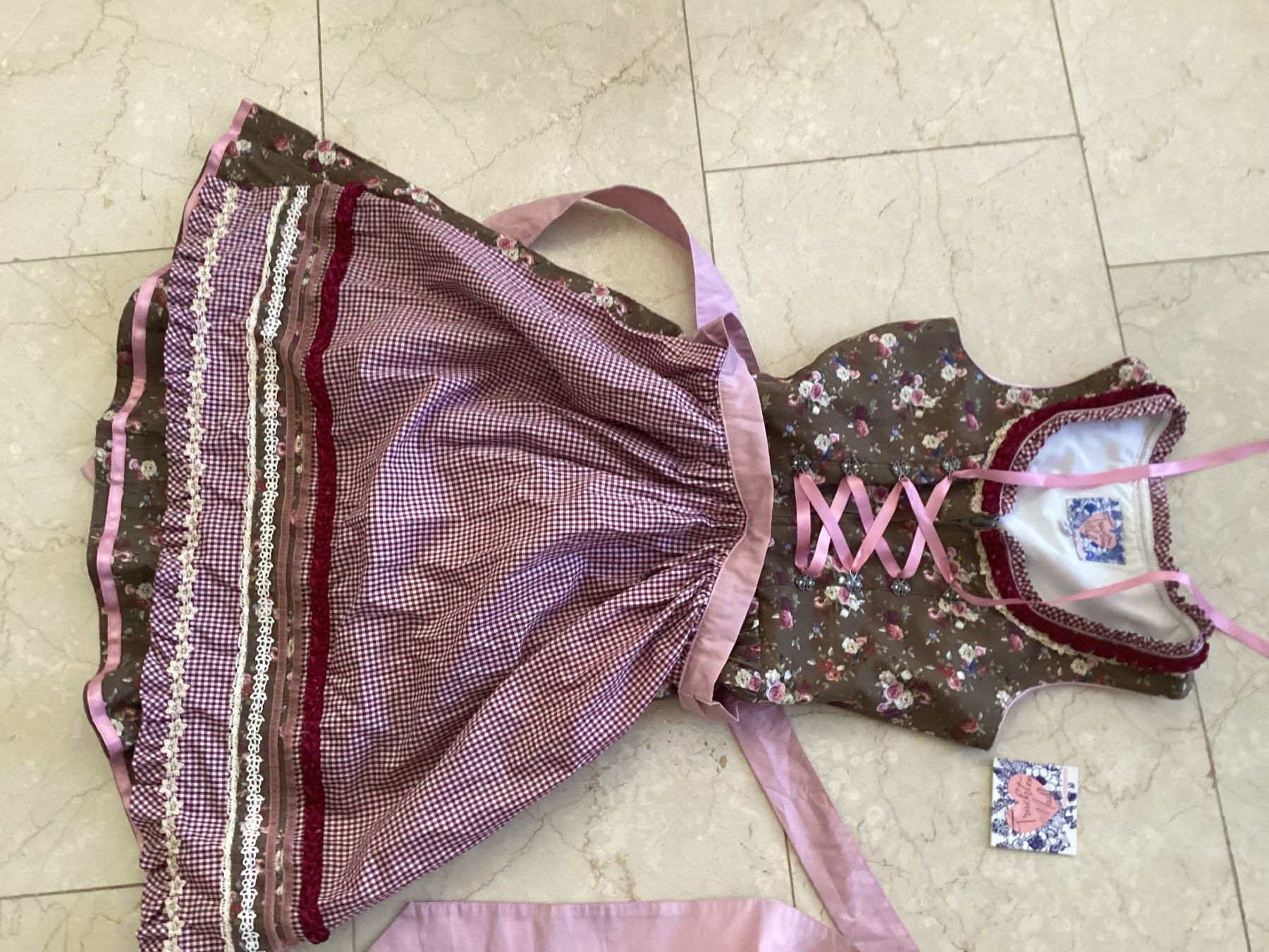 Robes et jupes: Stockerpoint Dirndl Neu – Neuf (Voir description) à Flüelen par ne08