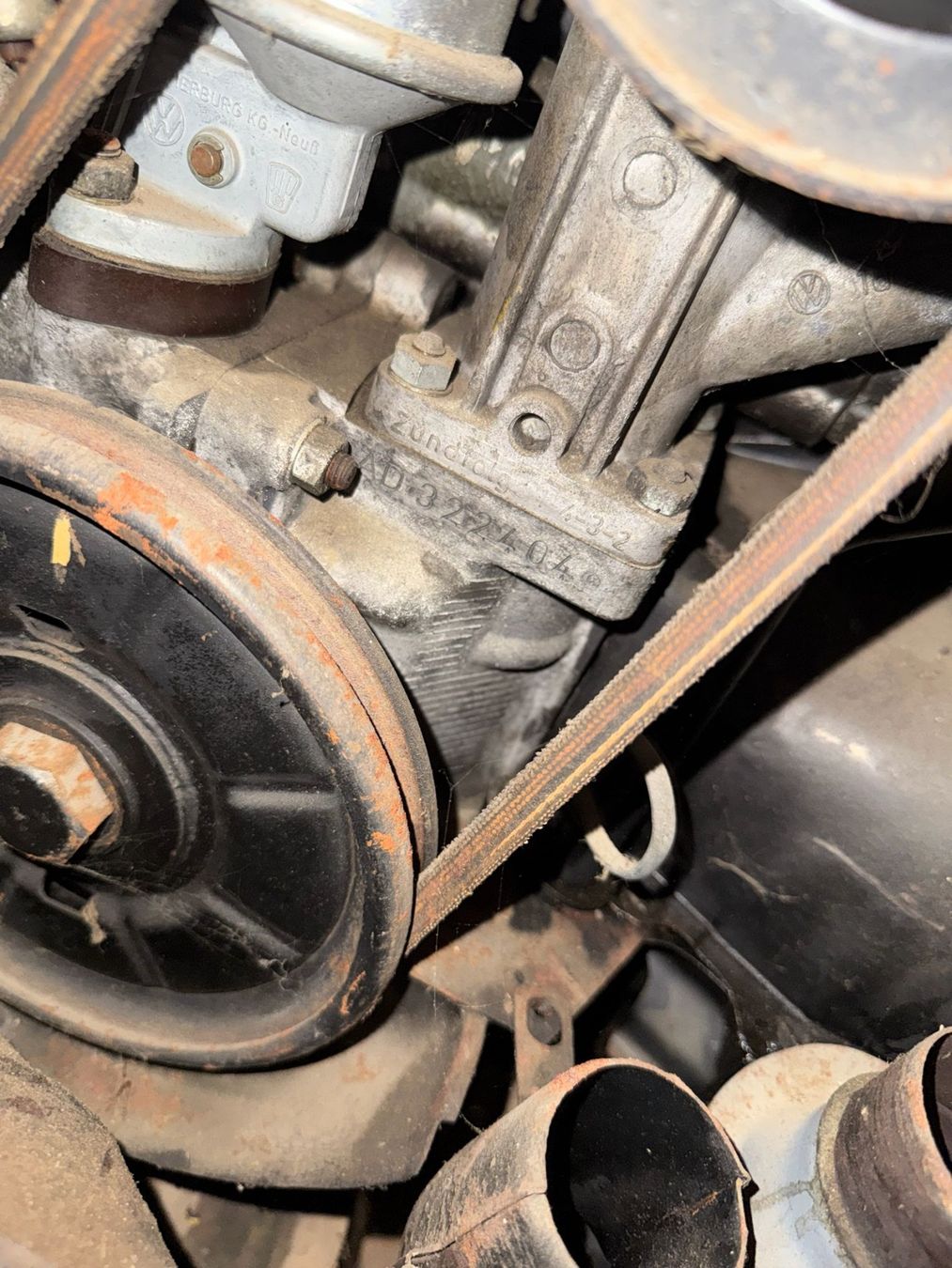 VW Tutti pezzi di ricambio auto: VW Käfer Teile Konvolut Scheunenfund – Usato da Villmergen venduto da Walkuere0 9