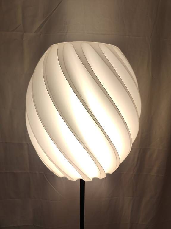 Lampen: Design-Ständerlampe «Model P»  Atelier4B – Gebraucht aus Roggwil BE von atelier4b 2