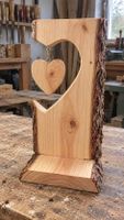 Holzdeko mit hängendem Herz – Naturholz 30 × 70 cm