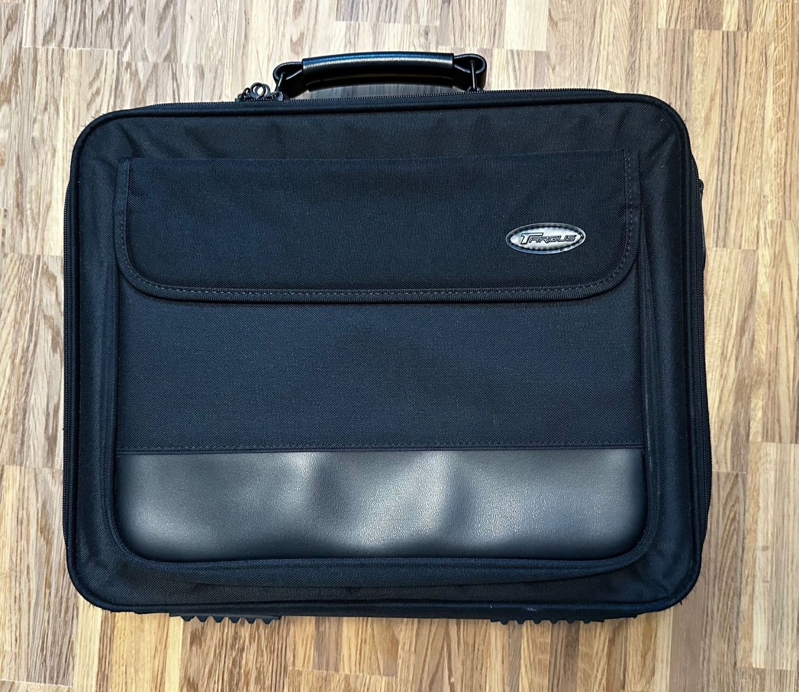 Targus Taschen: schwarze Laptoptasche Marke Targus – Neu (gemäss Beschreibung) aus Arth von Lohmatt65