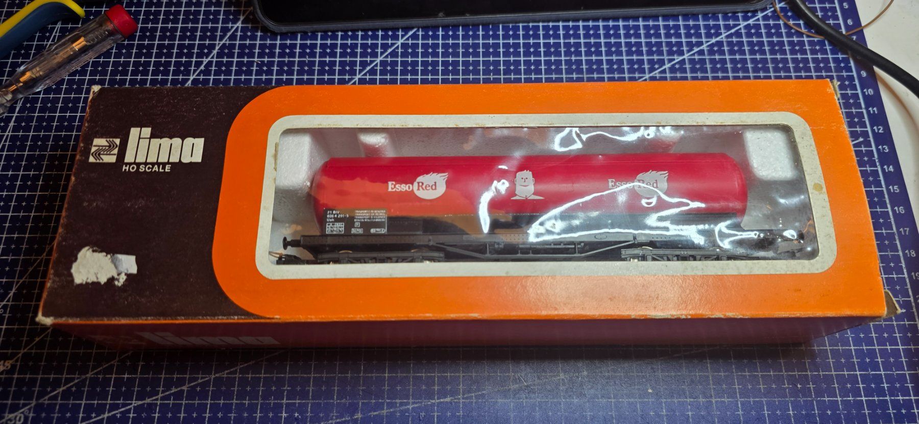 Lima Modellini di ferrovie: Lima HO Esso Red Kesselwagen – Usato da Hochfelden venduto da Danizh0
