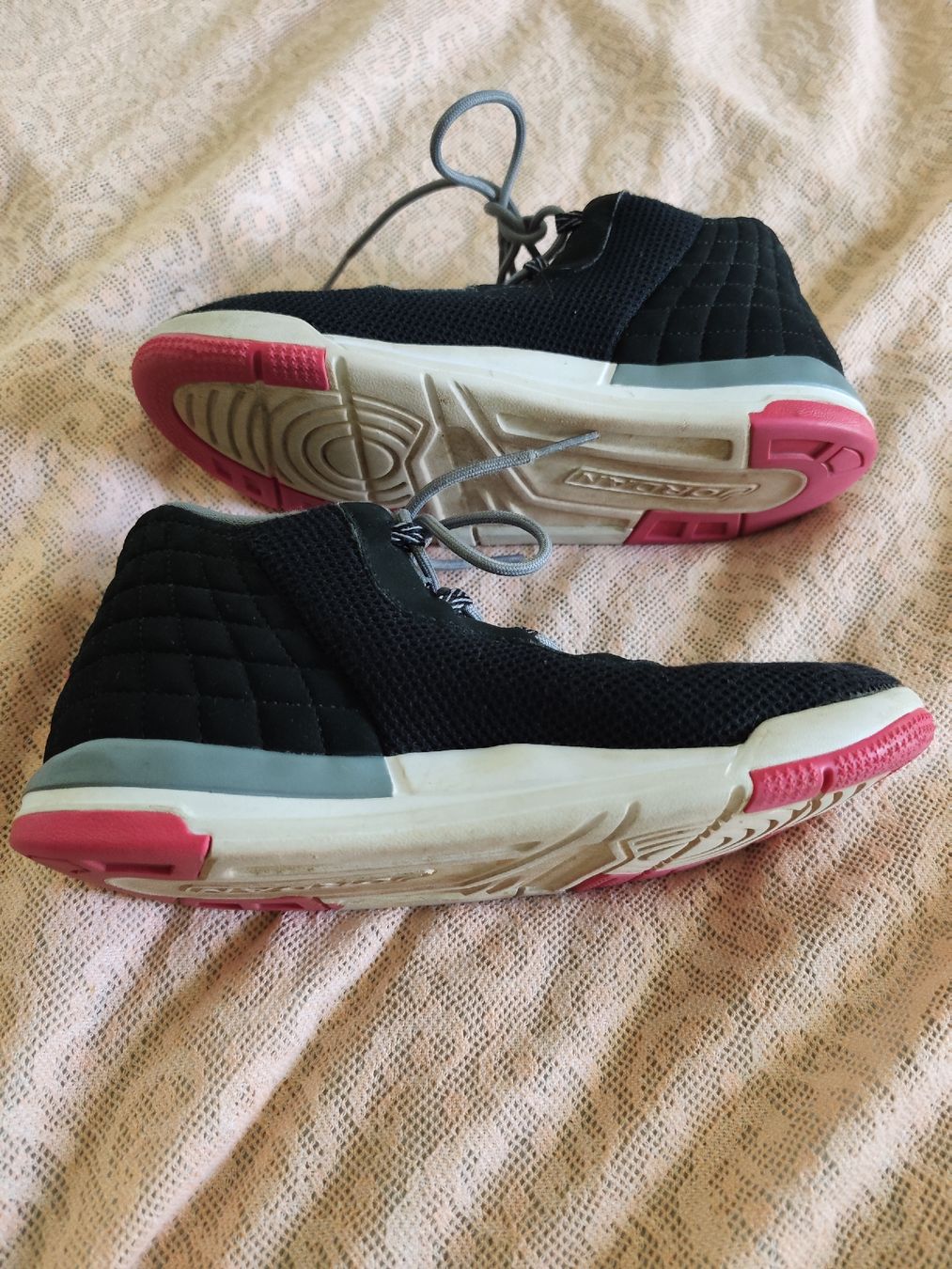 Jordan Scarpe per ragazze: Jordan Turnschuhe gr. 35 – Usato da Muttenz venduto da Hermesvonthan 2