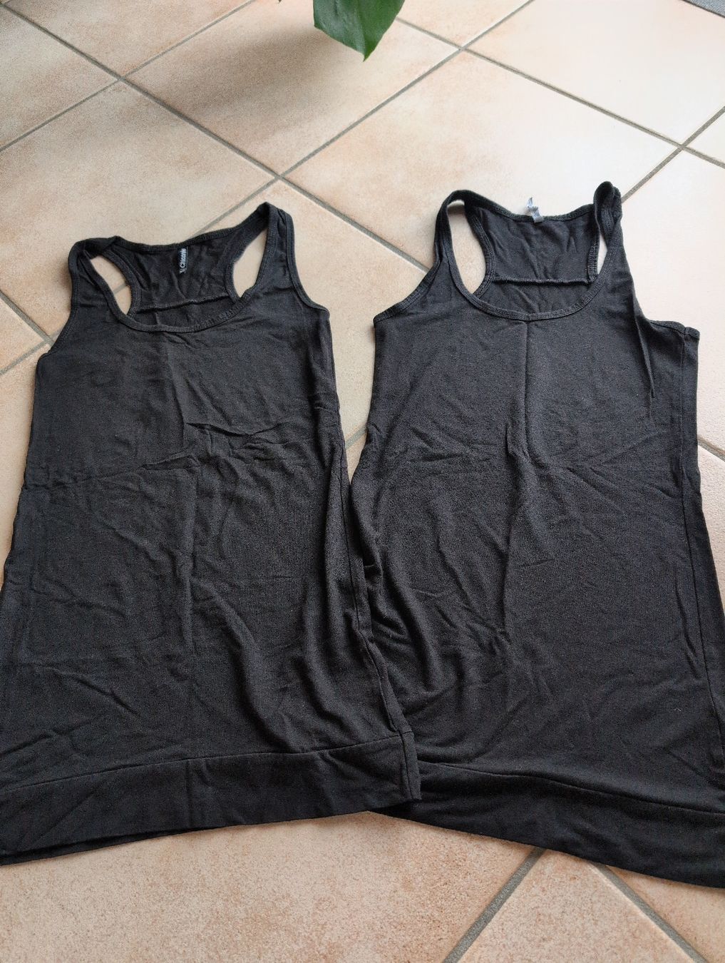 Tops: Schwarze Tops Gr. XS schwarz – D'occasion à Unterlunkhofen par SophieS.