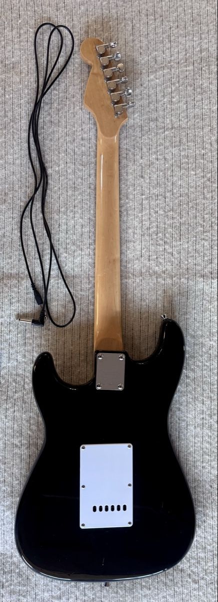 Strumenti musicali: JAWS E-Gitarre mit Aries/Widder-Design und inkl. Bag – Usato da Spiez venduto da Bu_Ji 3