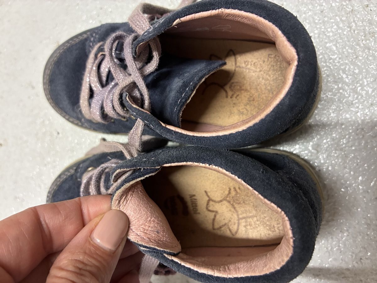 Scarpe per ragazzi: Kinderschuhe Grösse 23 – Usato da Muhen venduto da Sally203 2