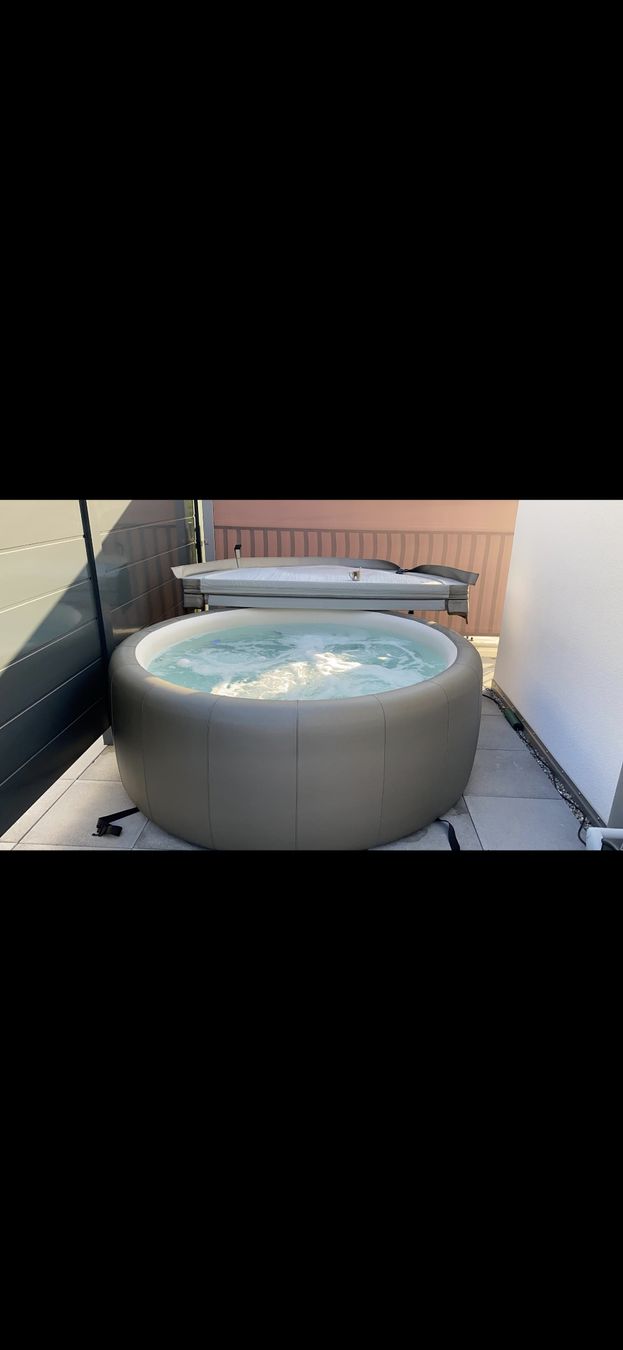 Softub Whirlpool: Whirlpool Stoftub Poseidon taupeb – Usato da Freidorf TG venduto da stop05 1