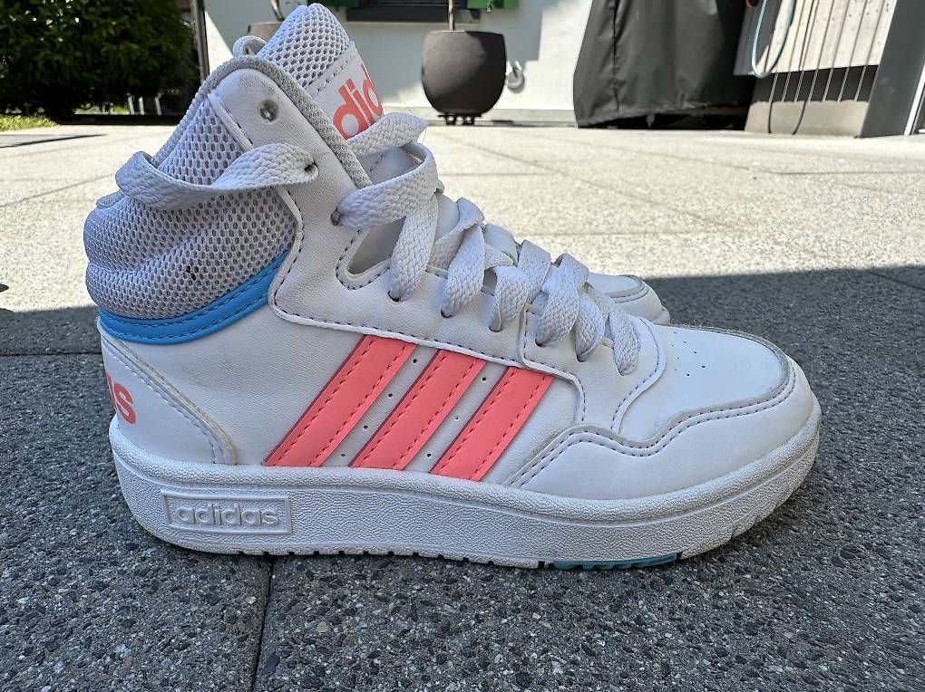 Schuhe für Mädchen: Adidas Sneaksrs, Gr. 29 – Gebraucht aus Birmensdorf ZH von DaWi15