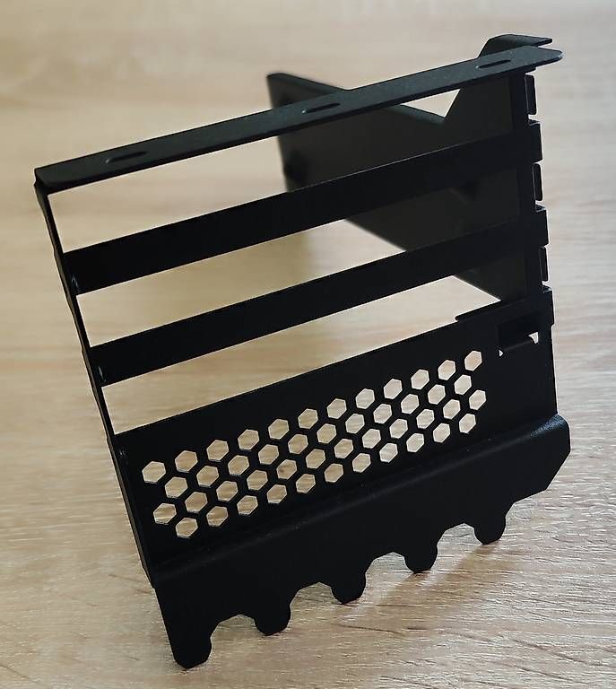 Supporti a parete: TEUCER L-Z3 Vertical GPU Halterung – Usato da Rickenbach Sulz venduto da nna81 2