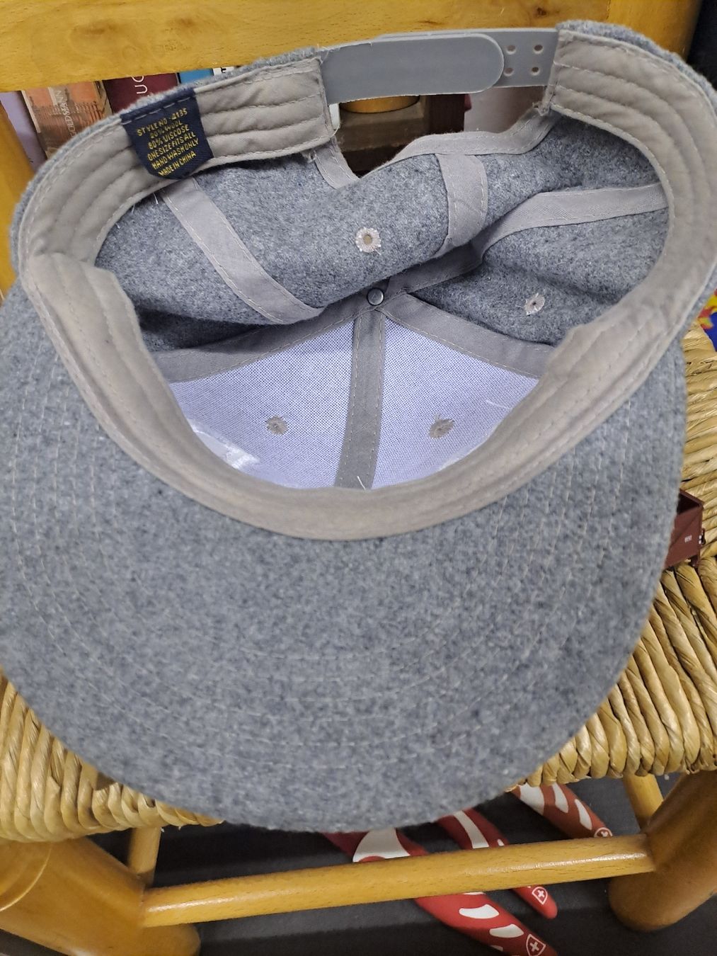 Autres vêtements & accessoires: Kappe grau mit Aufschrift ROB, Einheitsgrösse – Neuf (Voir description) à Zürich par Schoebi19 4