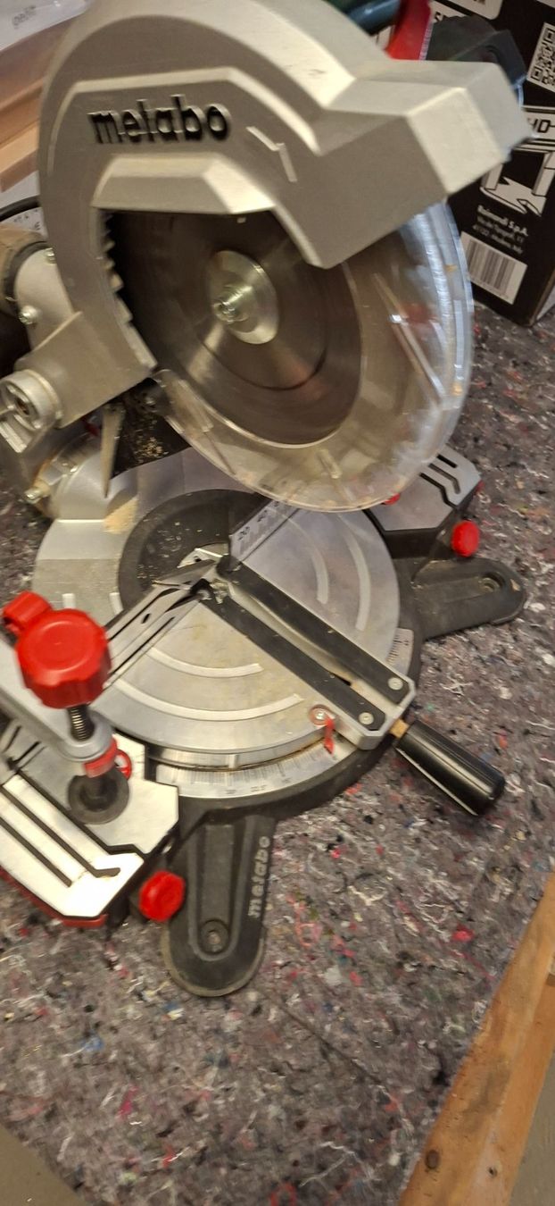 Tutte le macchine: Metabo Kappsäge,  KS 216 M Lasercut – Usato da Beatenberg venduto da drachenberg 3