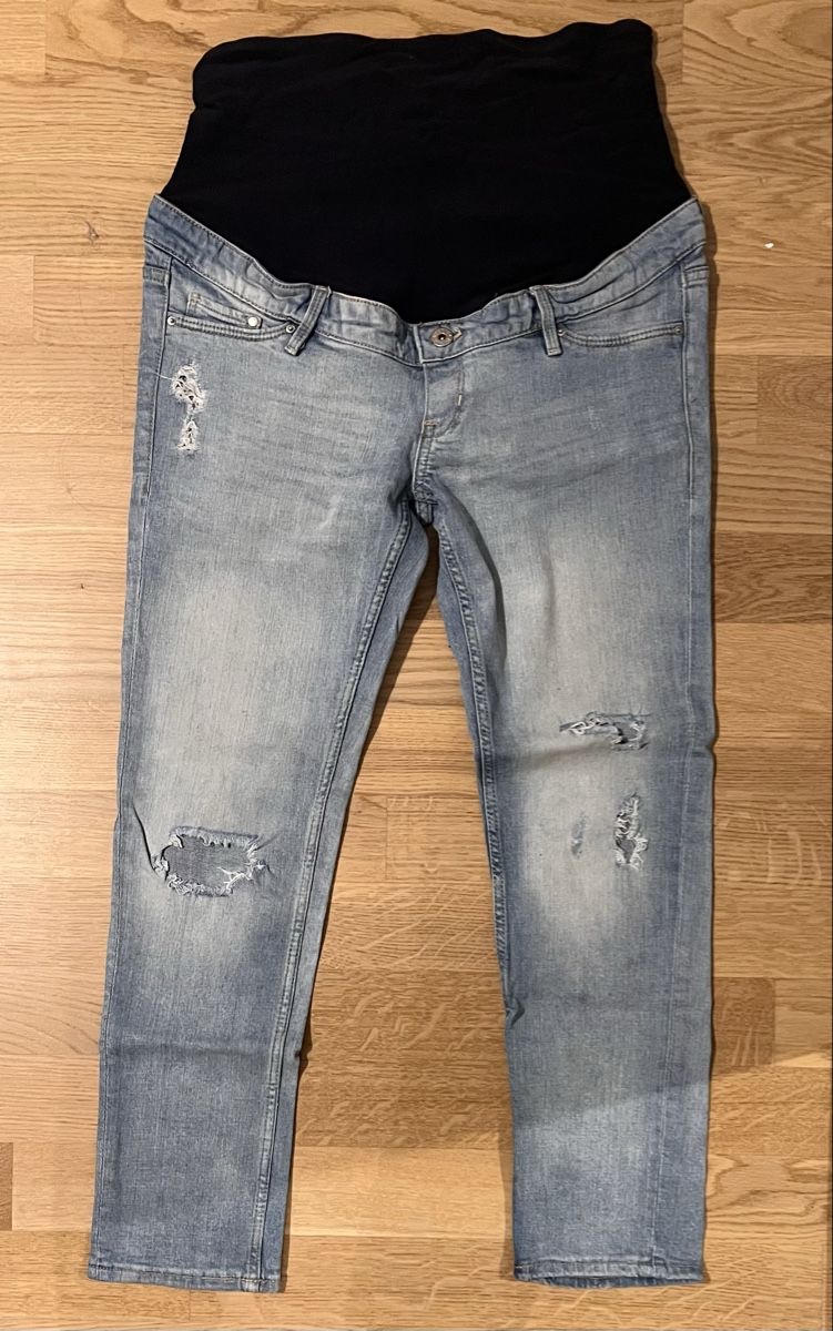 H&M Jeans: Jean de grossesse  – D'occasion à Romanel-s-Lausanne par cha_8vqy