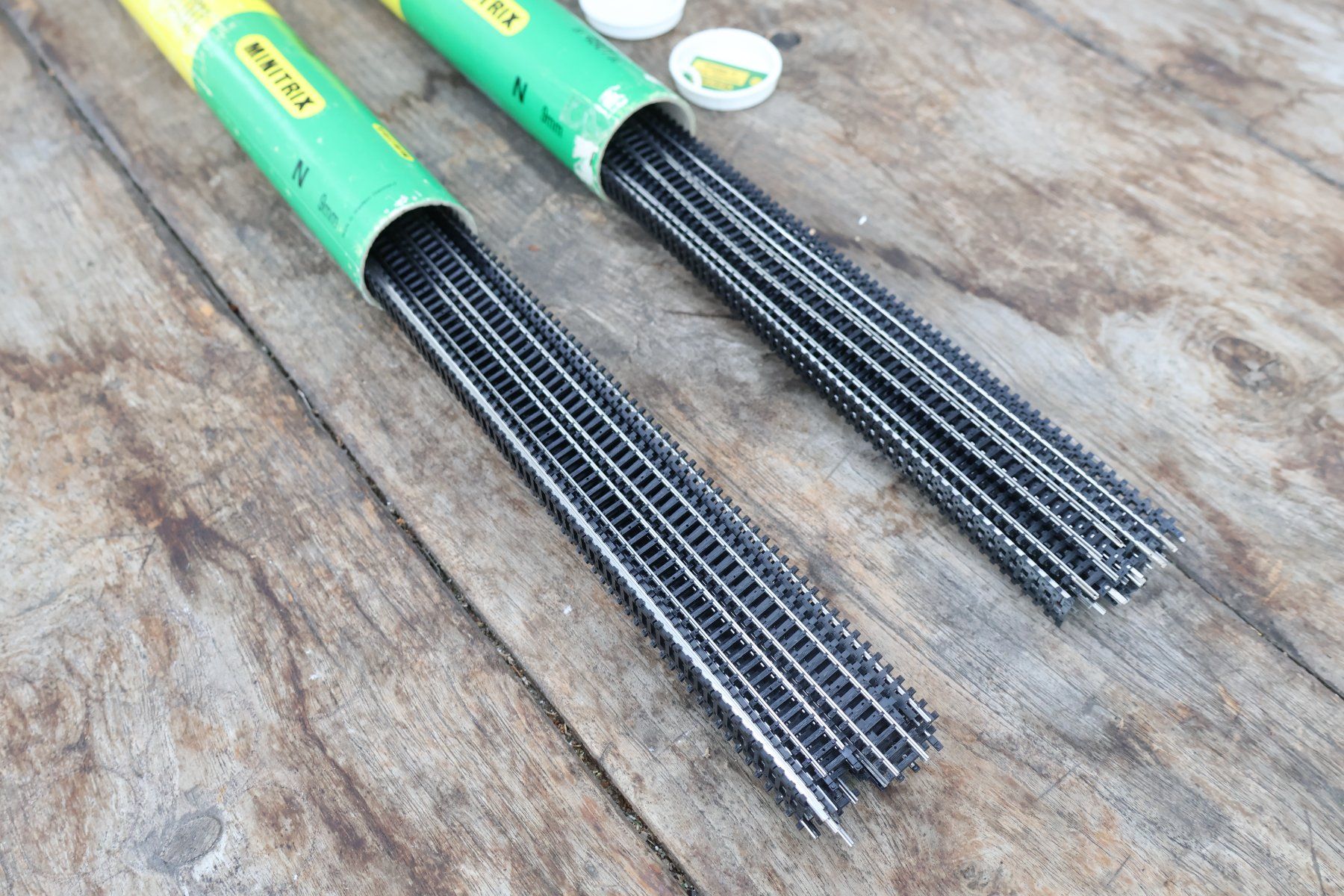 Trix Modellini di ferrovie: Minitrix ca. 40 x Langes Flexgleis 4901 - Spur N - NP: 236.- – Usato da Winterthur venduto da Monstera 2