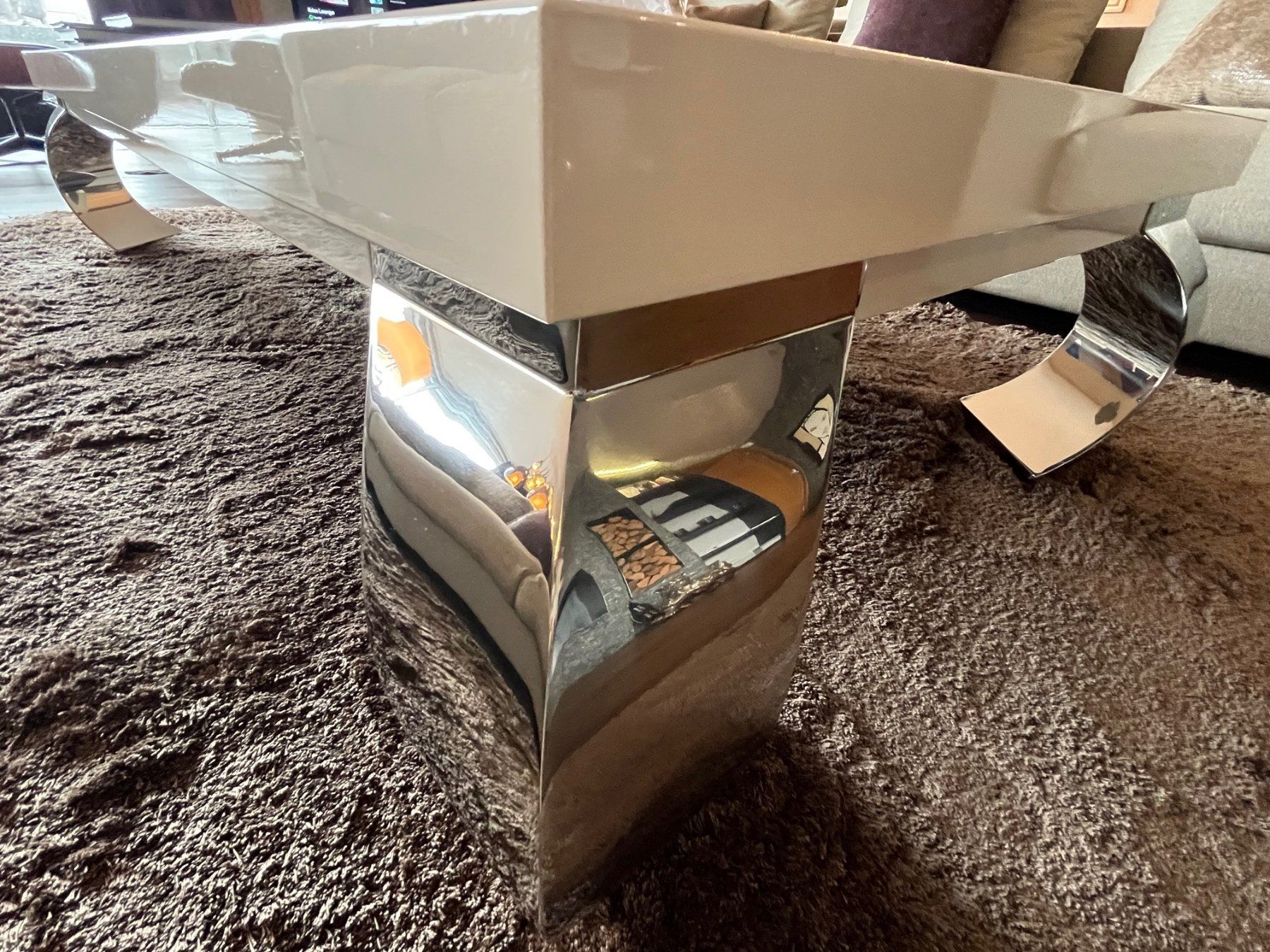 Tavoli: Coffee Table, beige lackiert mit Chromstahl-Füssen – Usato da Davos-Platz venduto da 1969Nicole 1