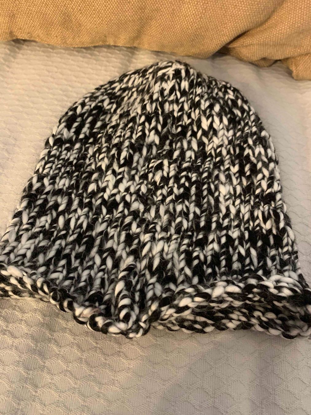 C&A Copricapi, berretti & cappellini: Beanie Schwarz/Weiss – Usato da Thalwil venduto da san_685y 2