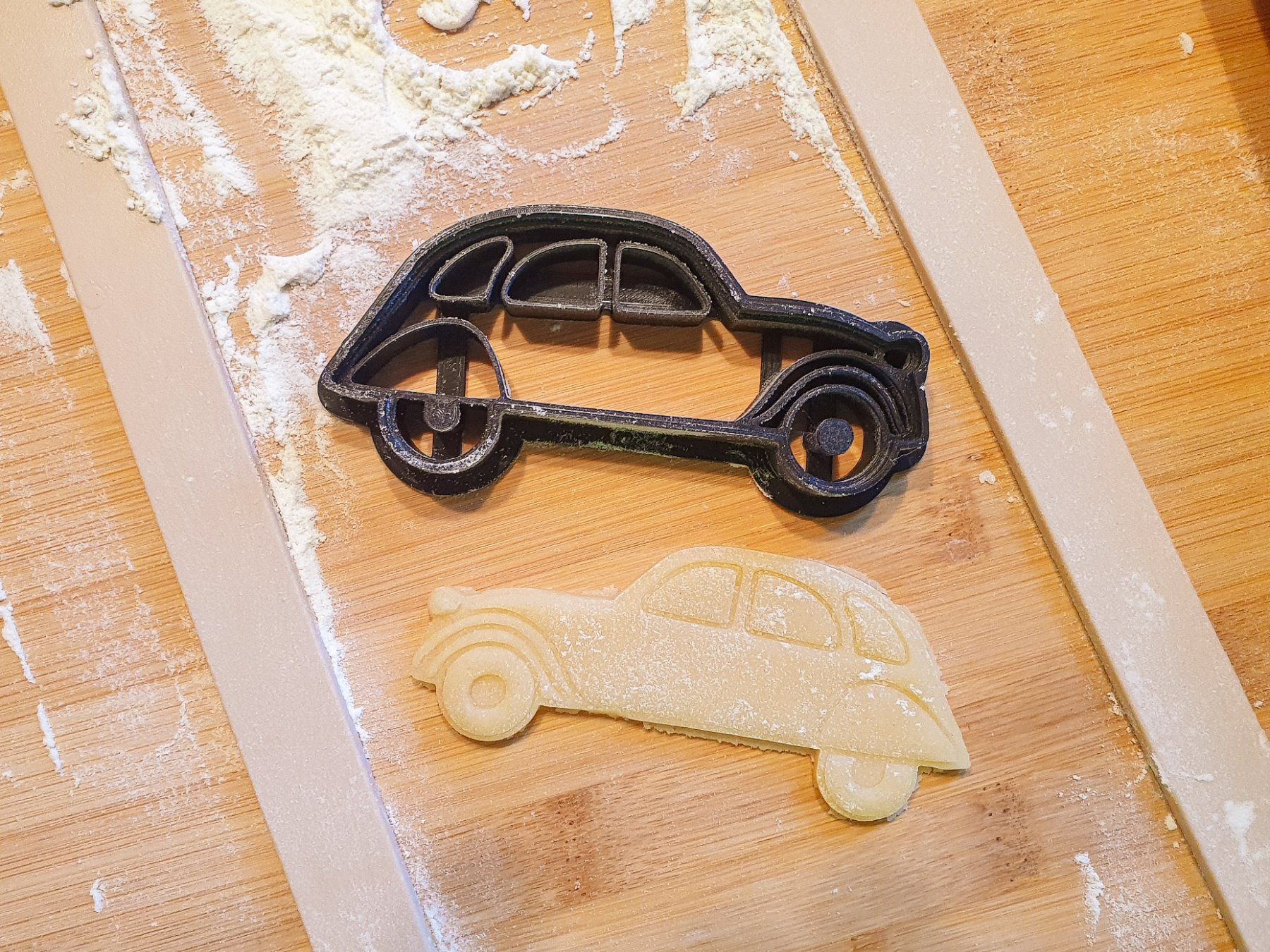 Teglie da forno: Ausstecher Citroen 2Cv – Nuovo (secondo la descrizione) da Grenchen venduto da HUMMER_H1