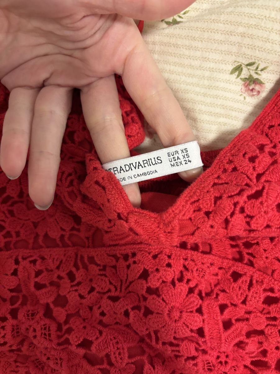 Stradivarius Top: Red Stradivarius Lace Cami Top - XS – Usato da Steinhausen venduto da zgo_6dc6 1