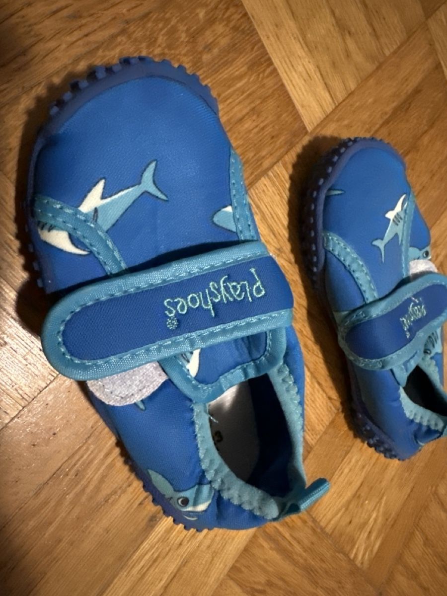 Scarpe per ragazzi: Wasserschuhe Kinder Grösse 22/23 – Usato da Männedorf venduto da kek_n8pr 1