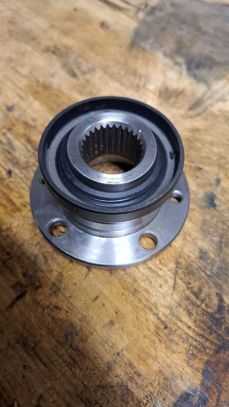 Land Rover Tutti pezzi di ricambio auto: Landrover Defender - Flansch VTG – Difettoso da Rümikon AG venduto da Weisel86