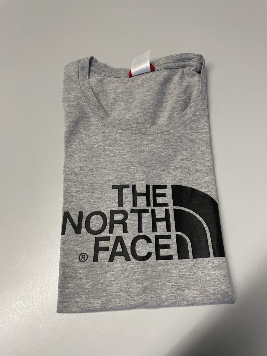 North Face T-shirt: The North Face T-Shirt Grau Gr. S – Nuovo (secondo la descrizione) da Feldbrunnen venduto da moremi01