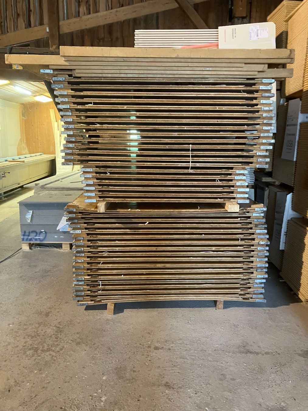 Articles en bois: Alte Bühnenplatten – D'occasion à Schlatt ZH par Rechis02