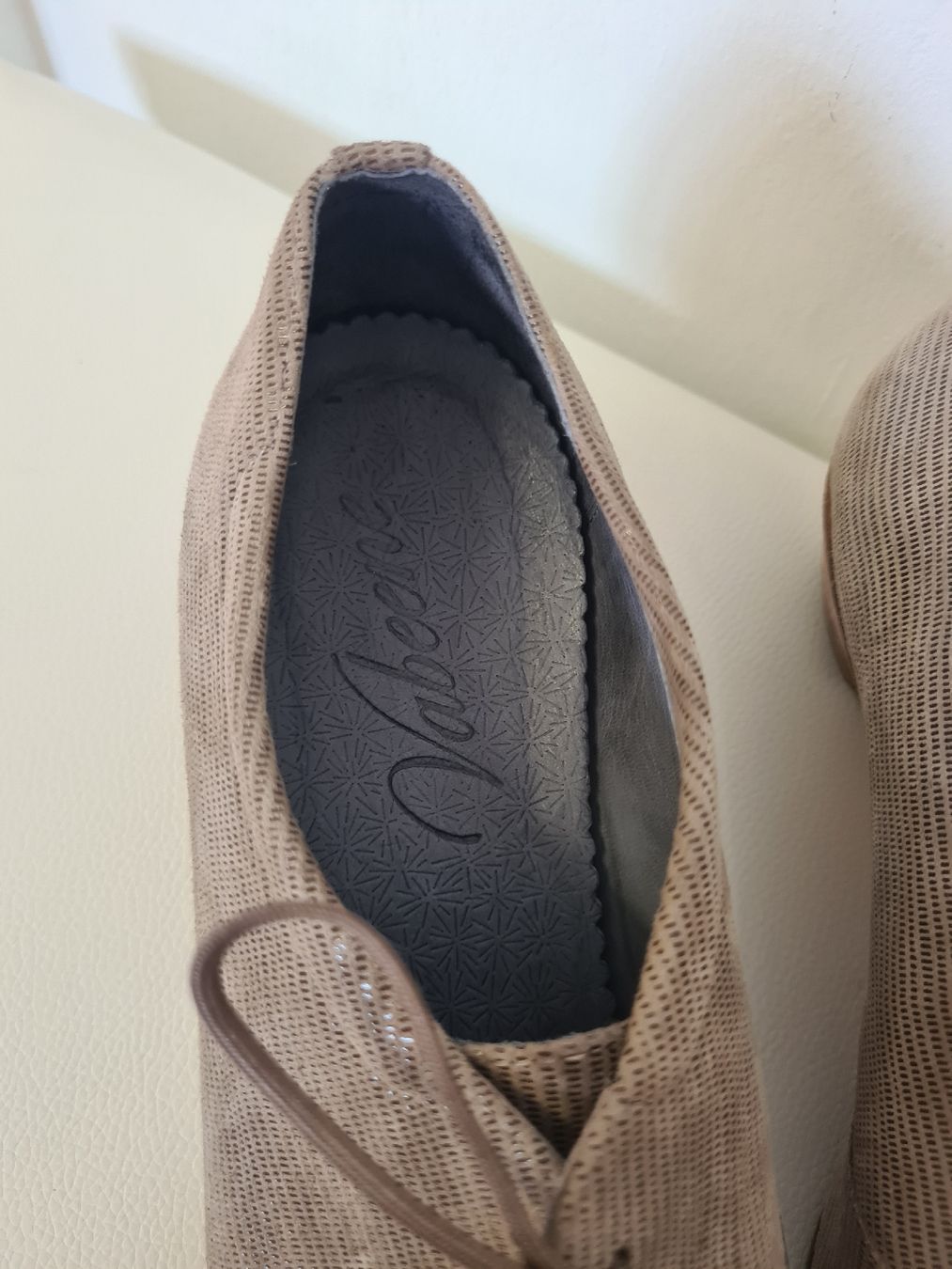 Scarpe da donna: Vabeene Vintage Schnürschuhe Gr. 40, Echtleder – Usato da Adligenswil venduto da FriedasWelt 1