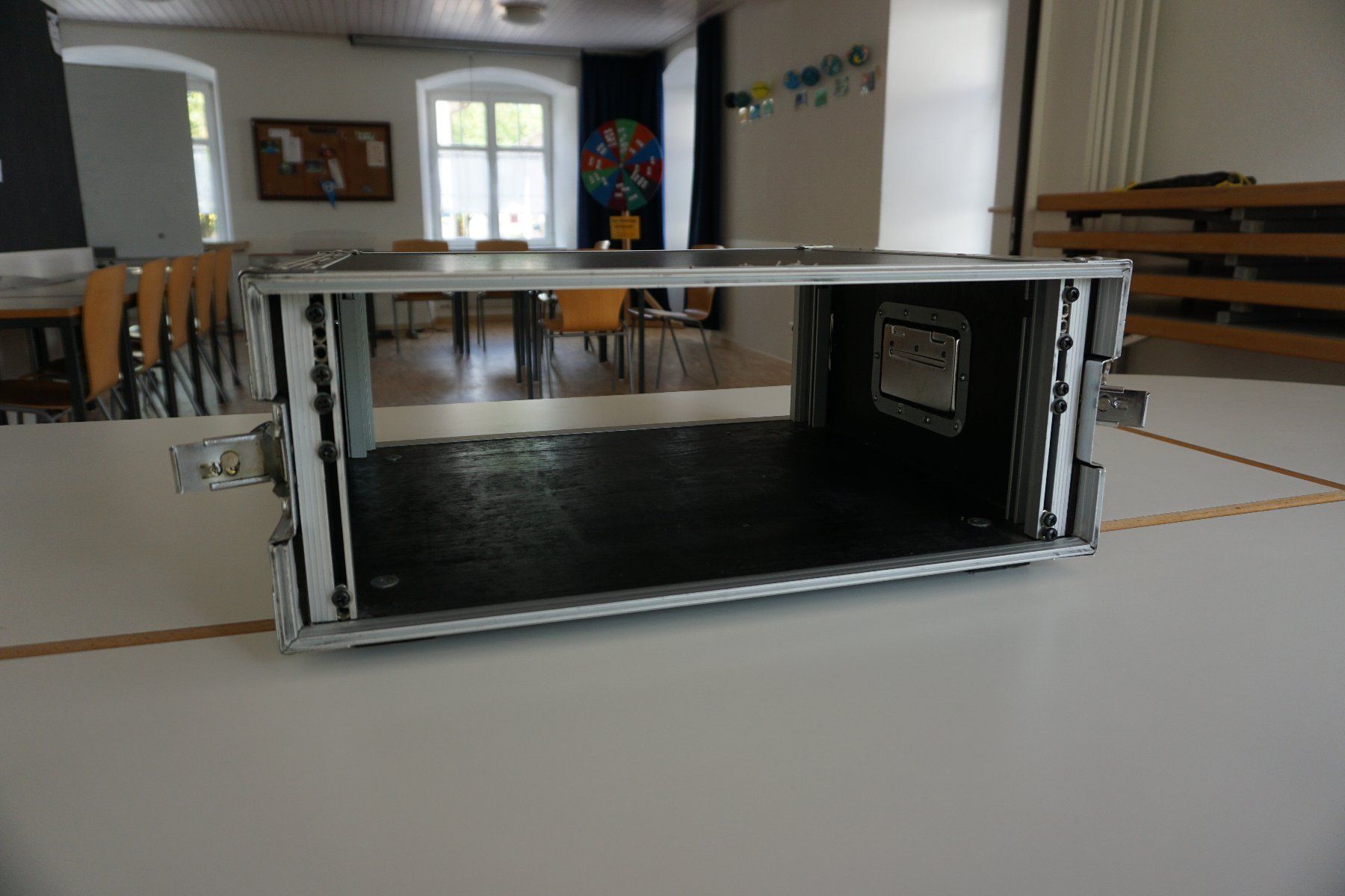 Supporti a parete: Portables 19'' Rack – Usato da Gächlingen venduto da Samuel-Hafen