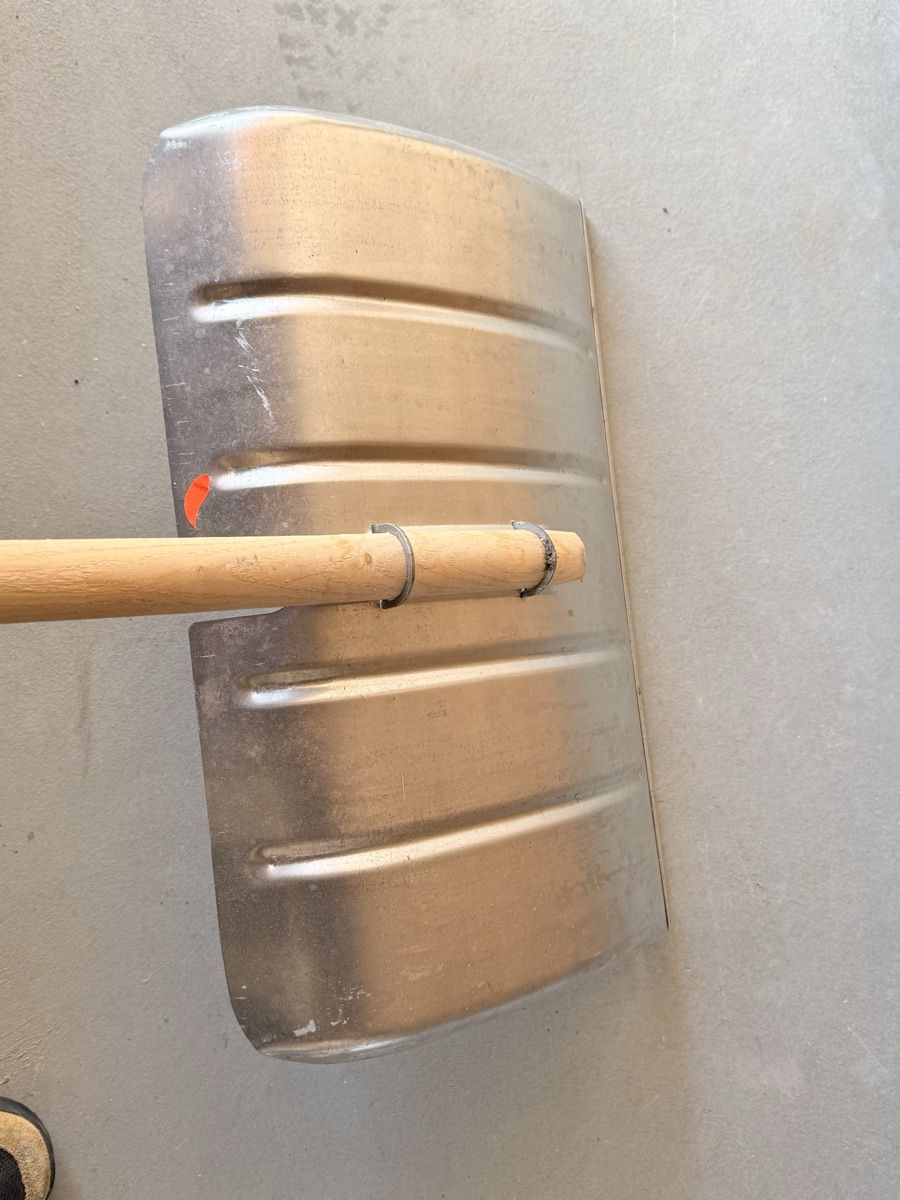Tutti gli attrezzi: Schneeschaufel – Usato da Affoltern BE venduto da _Kaeser_ 1