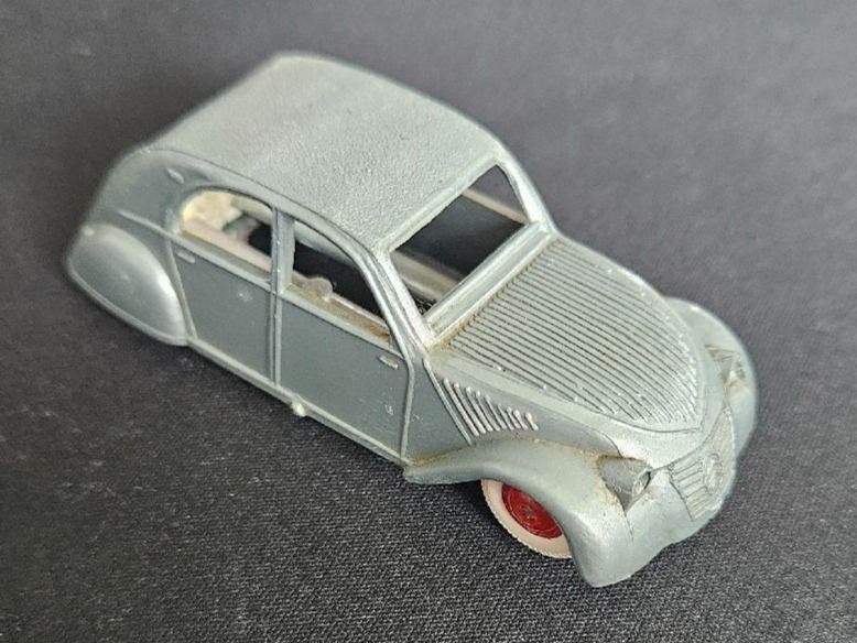 Citroën Modellautos: Oldtimer 2 CV Döschwo Ente Citroen Antik Modellauto – Defekt aus Bern von Respirit 1