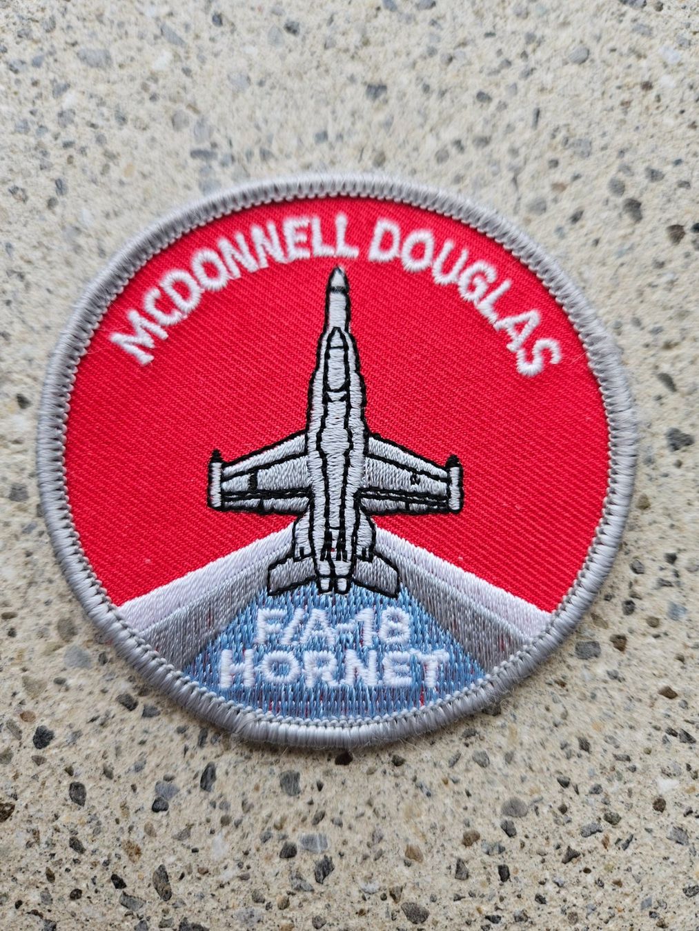 Plaketten & Abzeichen: Badge F/A -18 Hornet – Neu (gemäss Beschreibung) aus Riedholz von fr_sIruP