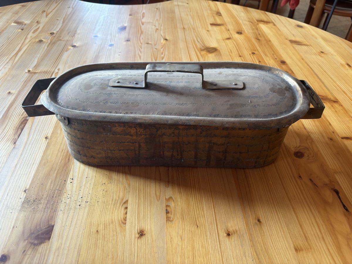 Servierplatten: Ancienne plat avec couvercle cuivre – Gebraucht aus Les Brenets von moe_ym8r