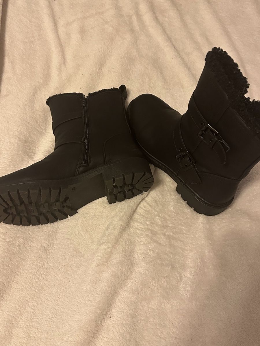 Scarpe da donna: Winterstiefel Gr. 37 – Nuovo (secondo la descrizione) da Glattbrugg venduto da sab_989l