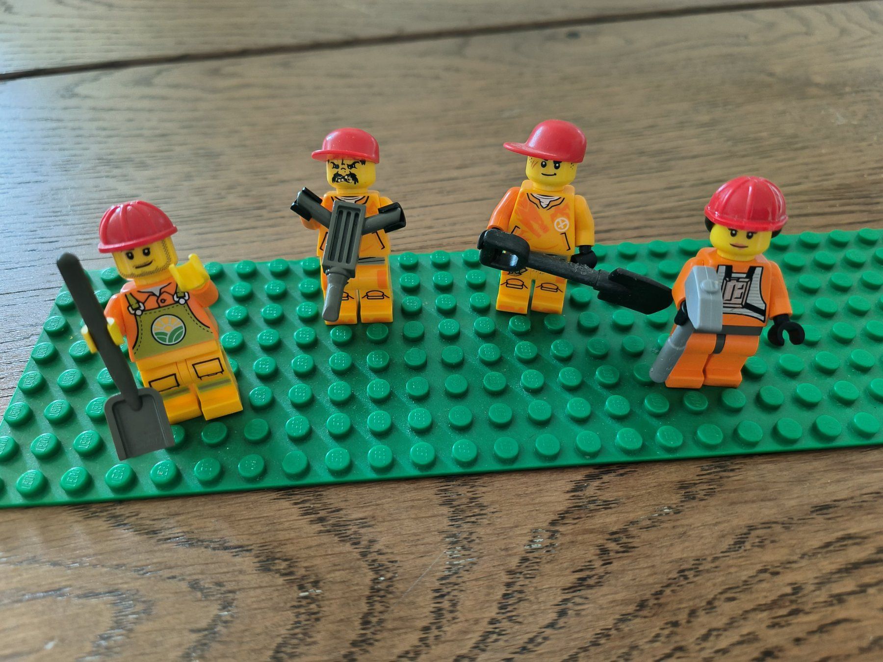 Lego Statuette: Lego Figuren  Bauarbeiter – Usato da Oftringen venduto da joa_bbm2