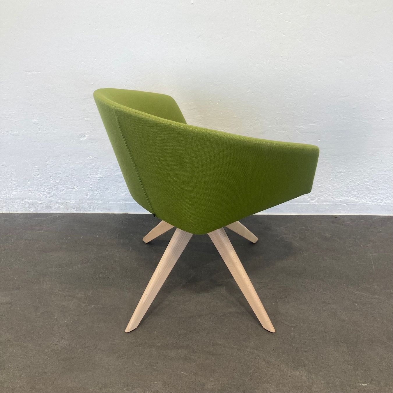 Sessel: Andreu World Brandy SO2997 Armchair – Gebraucht aus Schönenwerd von mcofficeshop 3
