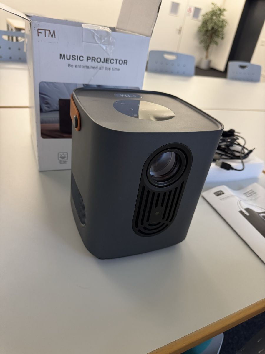 Videoprojektoren: Beamer Led Projector – Gebraucht aus Meisterschwanden von tzw43weber