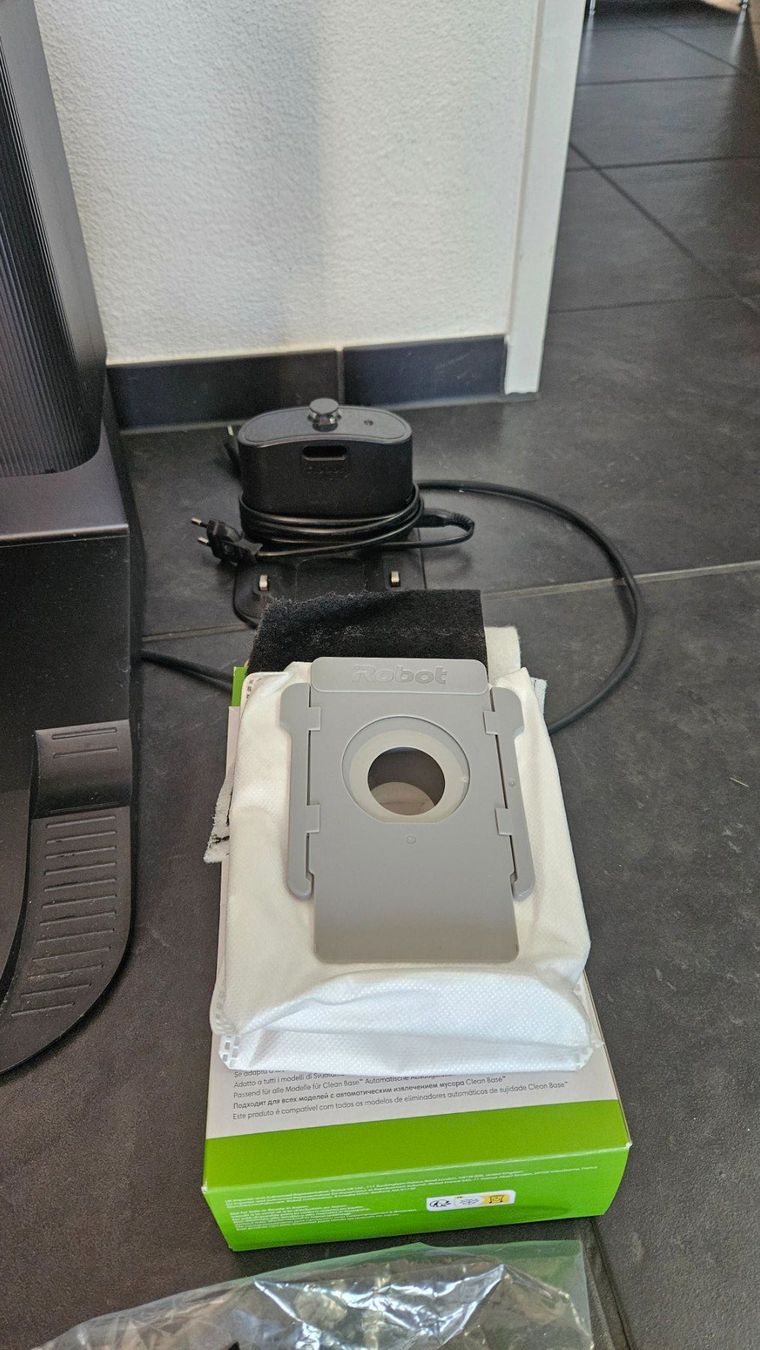 Irobot Aspirapolveri & Accessori: Home Base / Basisstation iRobot j7+ mit Zubehör – Usato da Zug venduto da Banhoelzler 2