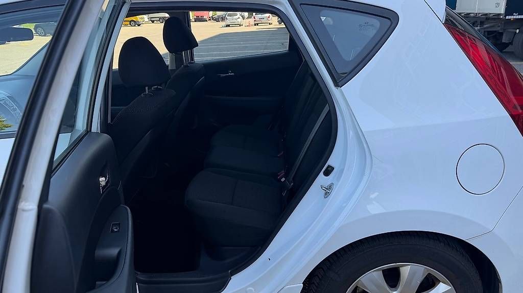 Automobili: Hyundai i30 1.6 CRDI – Usato da Zürich venduto da arm_t7gm 3