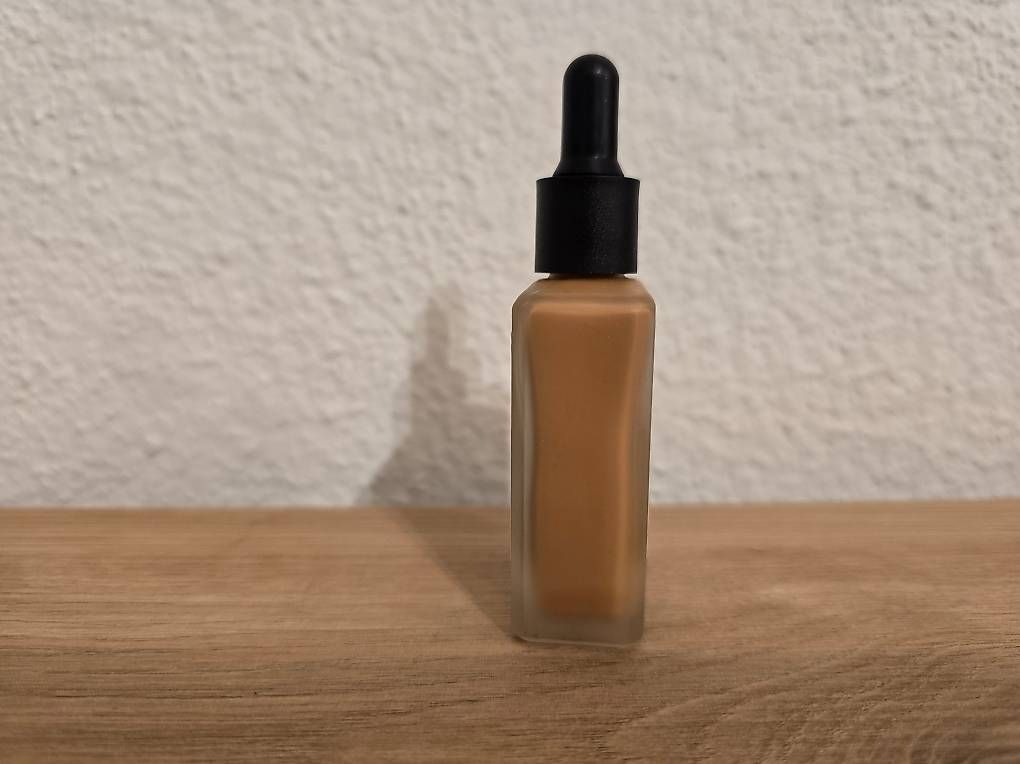 Cura del viso: Typology Tinted Serum – Usato da Zürich venduto da luethifat 1