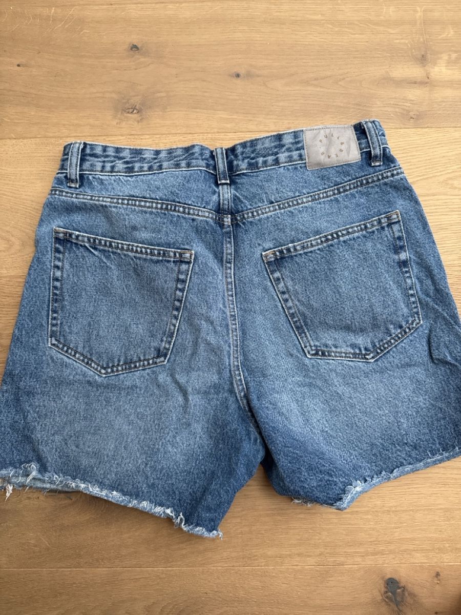 Pantalons: Kurze Hosen – D'occasion à Schiers par lyn_w7pp 1