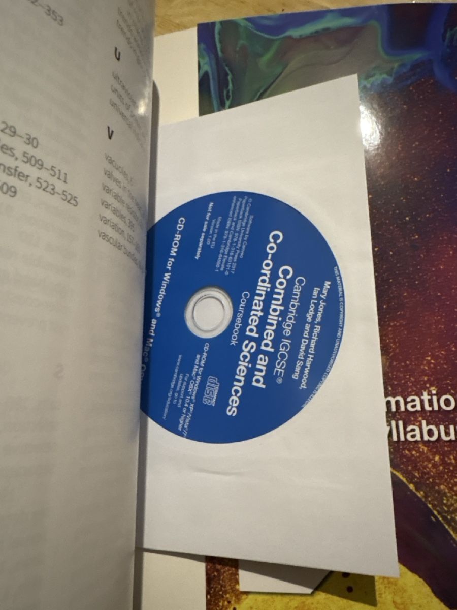 Bücher: Cambridge IGCSE Combined Sciences Coursebook – Gebraucht aus Nyon von Iamher 3