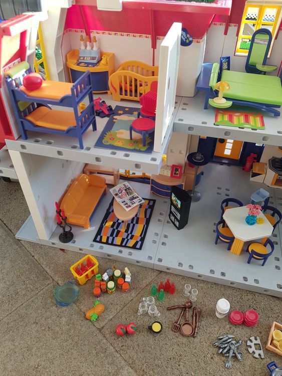  Foto zu Playmobil Haus mit Einrichtung & viel Zubehör (Gebraucht) in Gwatt 