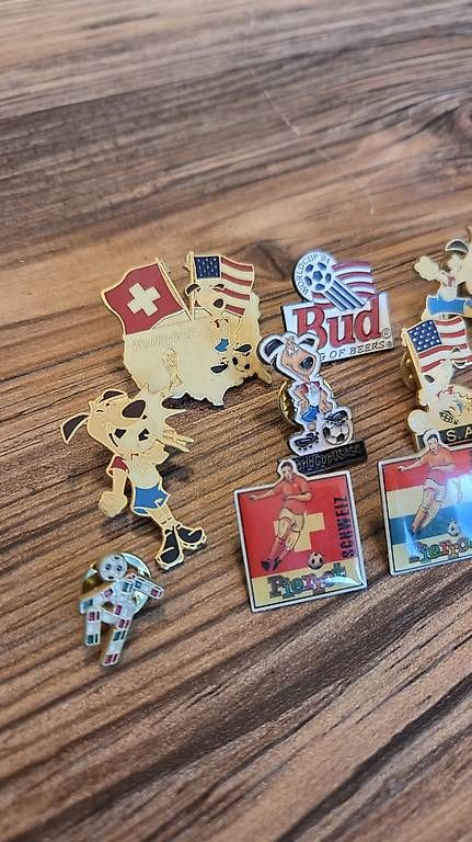 Placchette & Badge: Fussball Pins aus den 90er – Usato da Winterthur venduto da lindor_wasabi 4