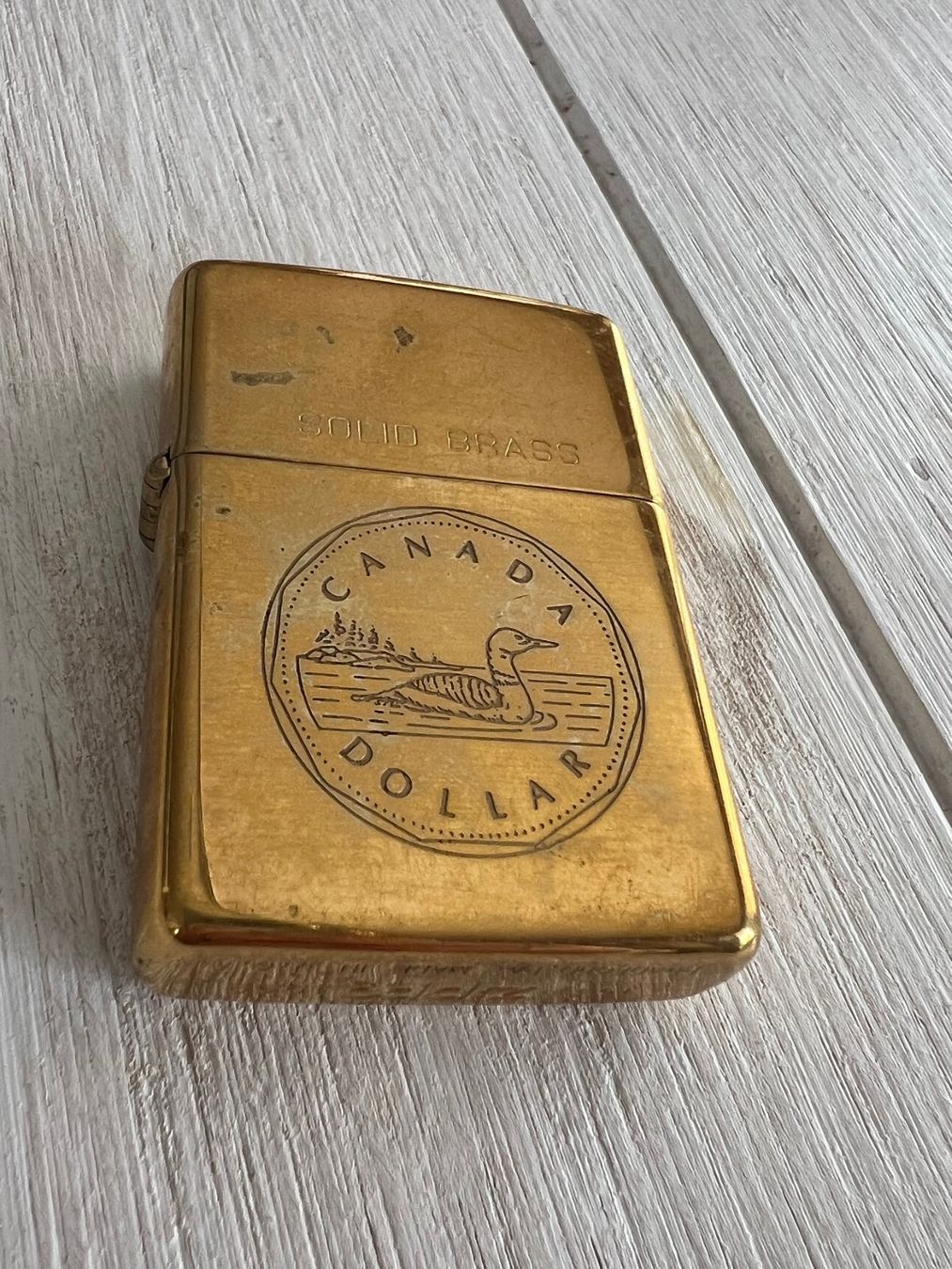 Zippo Accendini: Zippo RARE solid brass 1932-1992 dollar Canadien – Usato da Leysin venduto da Plongeurfou
